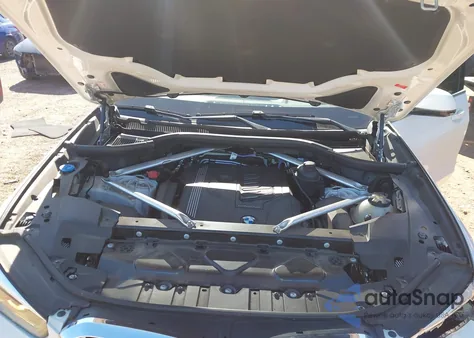 2021 BMW X5 Sdrive40I z USA, uszkodzony, nr VIN 5UXCR4C04M9E05996